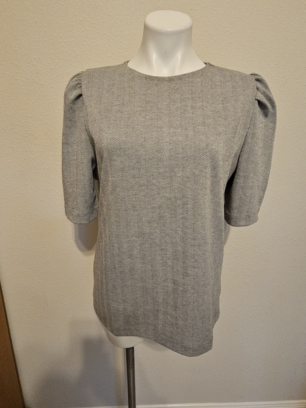 Ann Taylor Classic Gray Puff-Sleeve Women's Top